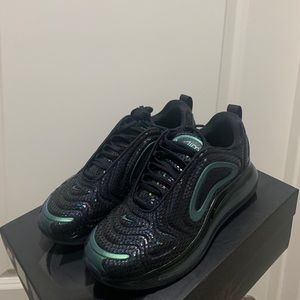 Women Nike air max’s 720